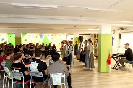 SPREJEM ČEŠKIH UČENCEV V OŠ CERKNICA 12 FOTO LJUBO VUKELIČ